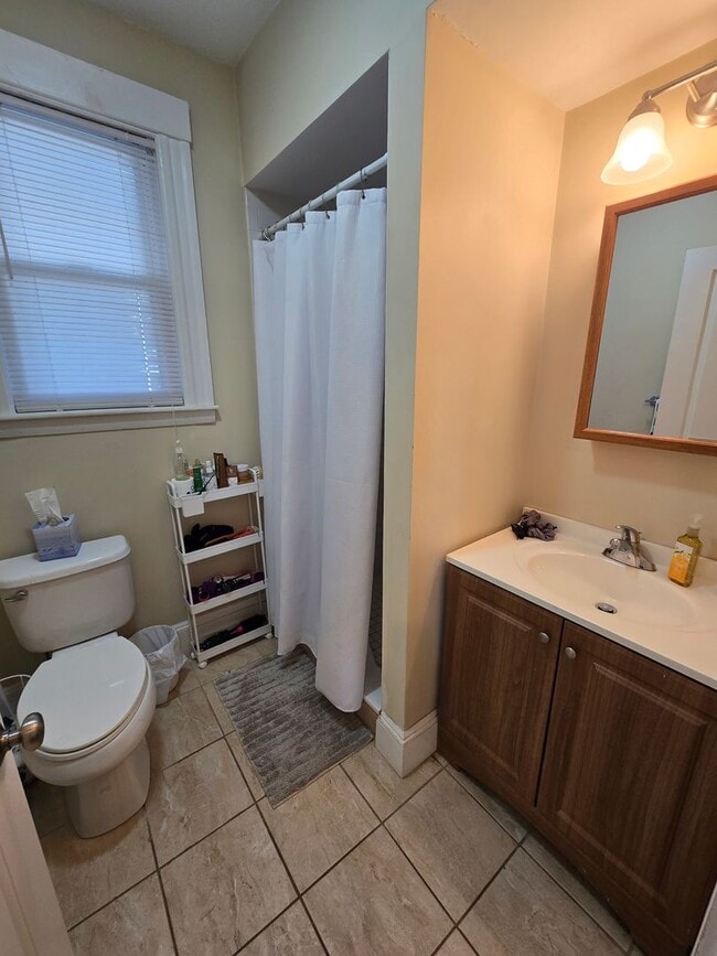 Building Photo - 3 bed/2 bath in Brighton