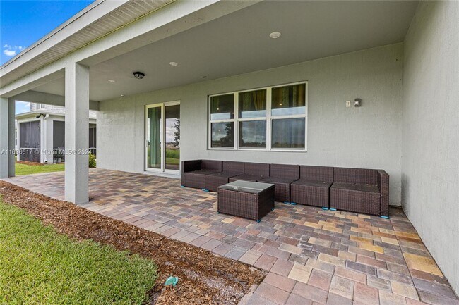 Building Photo - 10407 SW Captiva Dr