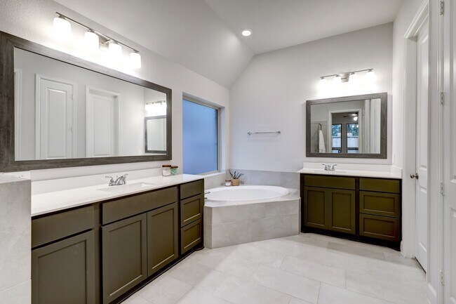 Building Photo - 804 Fall Rock Branch Dr