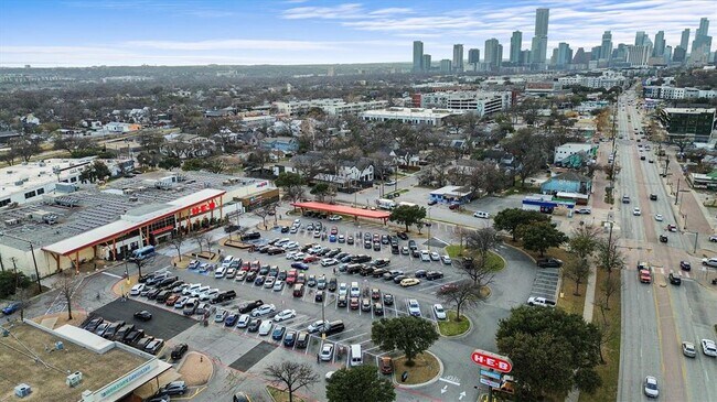 Building Photo - 2715 Zaragosa St