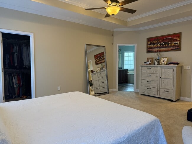 Building Photo - 729 English Oak Dr