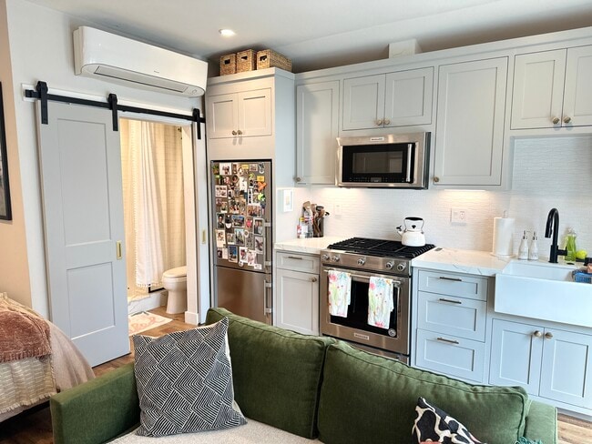 Building Photo - 2933 Midvale Ave