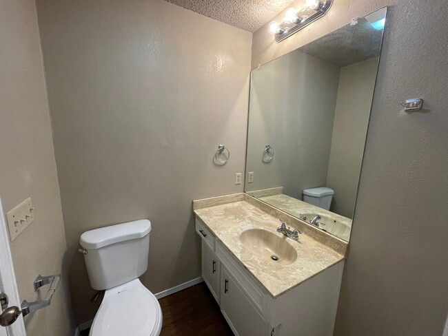 Building Photo - 4413 75th Dr