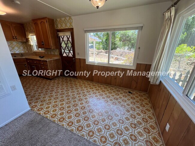 Building Photo - AVAILABLE AUGUST - Home on Foothill Road - 3 Bed / 1 Bath