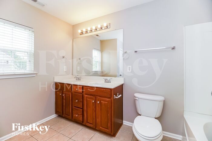 Building Photo - 12200 Palomar Dr