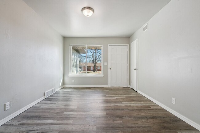 Building Photo - 713 NE 79th Pl