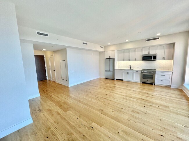 Building Photo - MOVE -IN SPECIAL! Luxury 2 Bedroom, 2.5 ba...