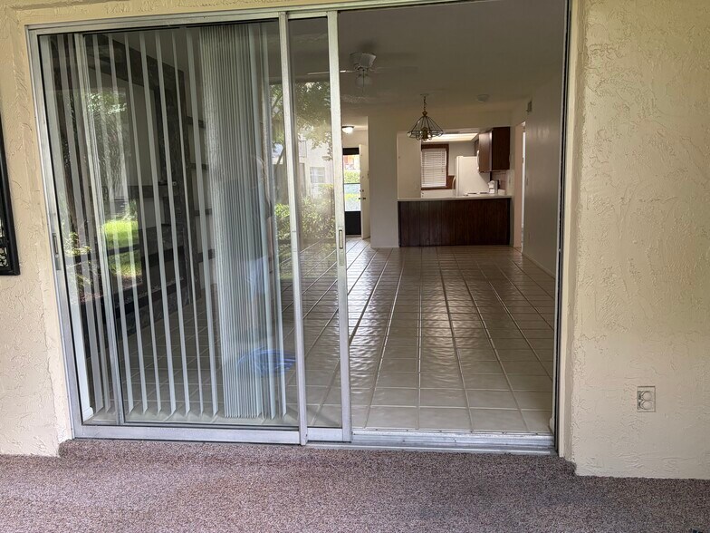 Building Photo - 405 E San Sebastian Ct