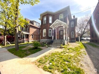 Building Photo - 248 Putnam St