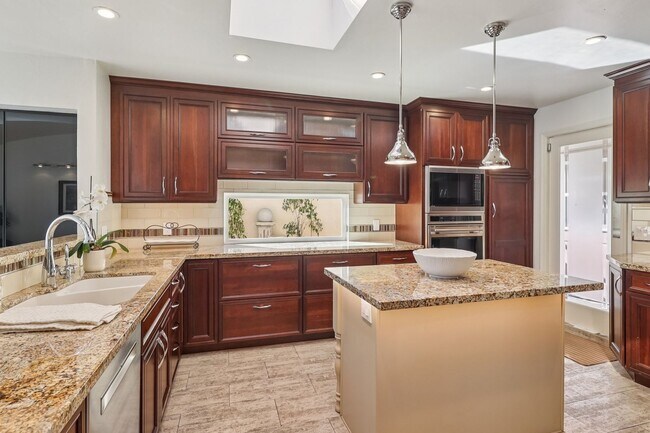 Building Photo - La Jolla Home with Ocean Views! Solar and AC