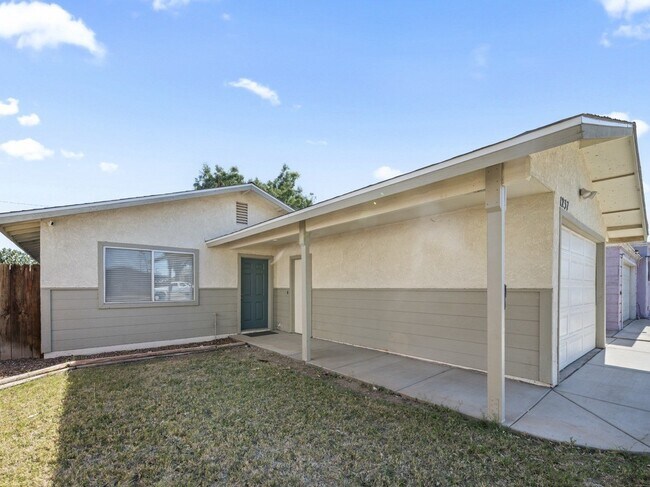 Building Photo - 1237 Lenrey Ave