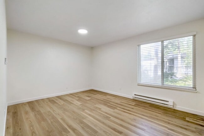 Building Photo - 14502 NE 30th Pl