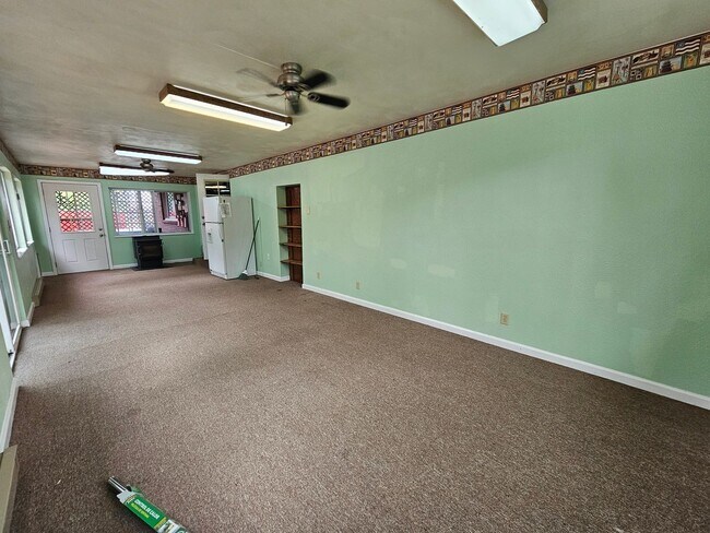 Building Photo - 4-Bedroom Home with In-Ground Pool, Solar ...