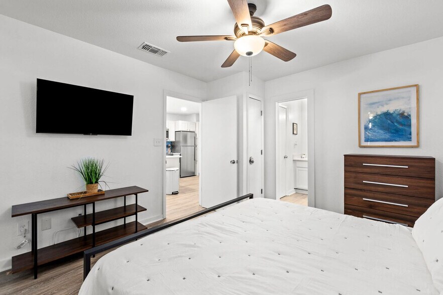 Building Photo - 4000 Gulf Terrace Dr