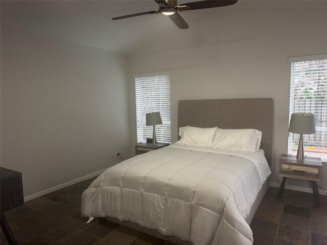 Building Photo - 607 SW 15th St