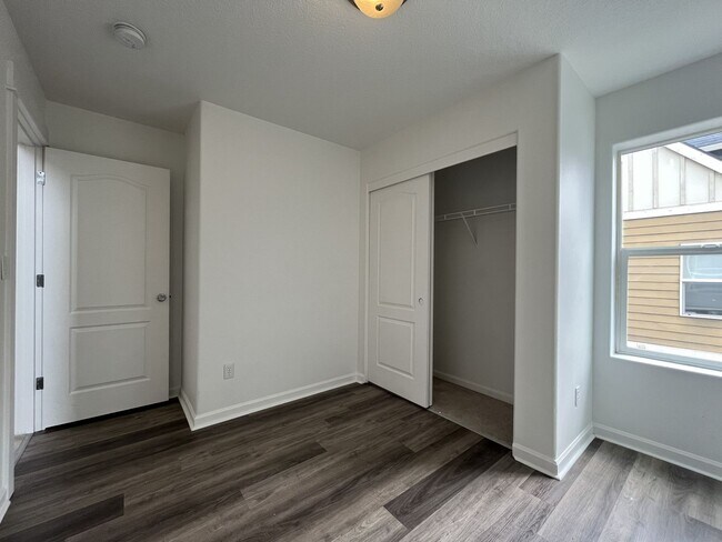 Building Photo - 1517 SE 127th Ave
