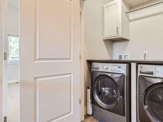 Building Photo - COMING IN  May!!!!!!  Spacious 4 Bedroom, ...