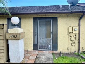 Building Photo - 1 bedroom Creekside Villas Townhome Near O...