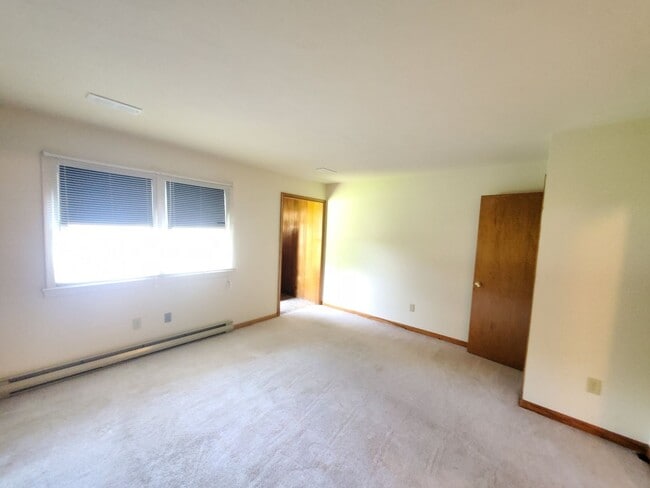 Building Photo - 800-802 Hillwell Rd