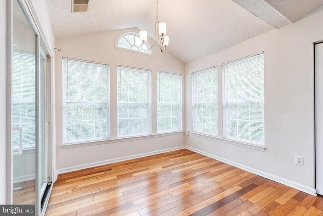 Building Photo - 2440 Blue Spring Ct