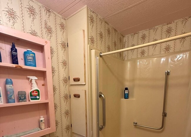 Building Photo - 128 Needle Palm Ln