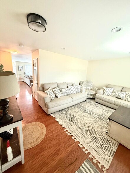 Building Photo - 3913 Lighthouse Ln