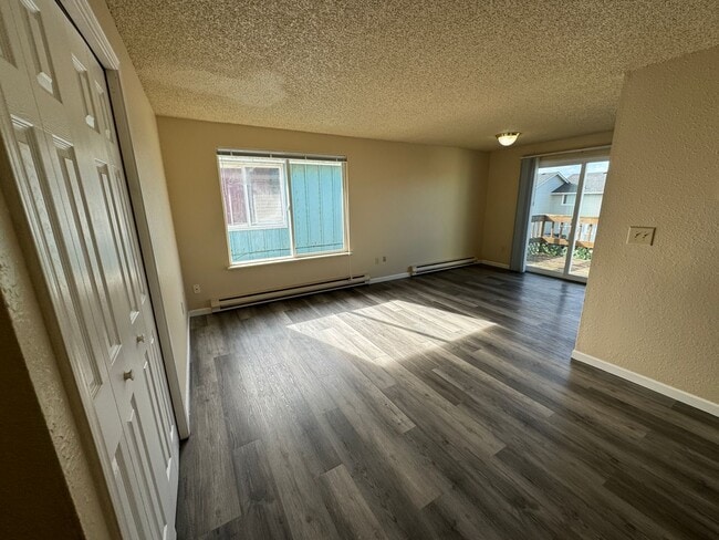 Building Photo - 498/A/