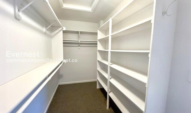 Building Photo - 1403 Rolling Dr