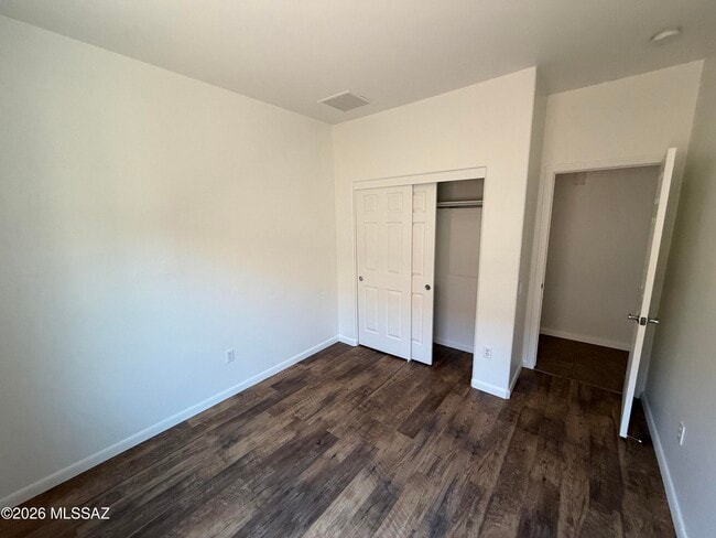Building Photo - 880 West Calle Valenciana