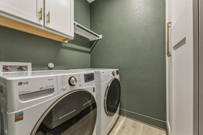 Building Photo - 4505 Post Loop