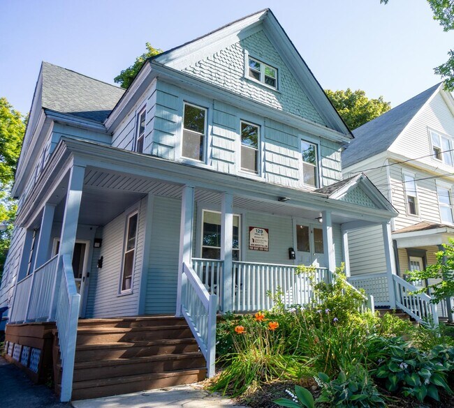 Building Photo - 129 Dell St