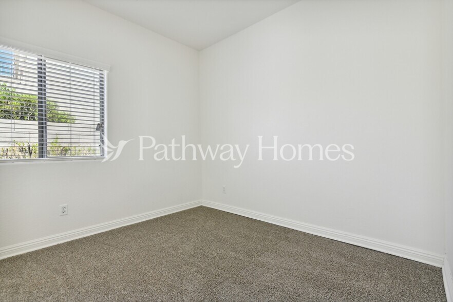 Building Photo - 15046 N 172nd Ln