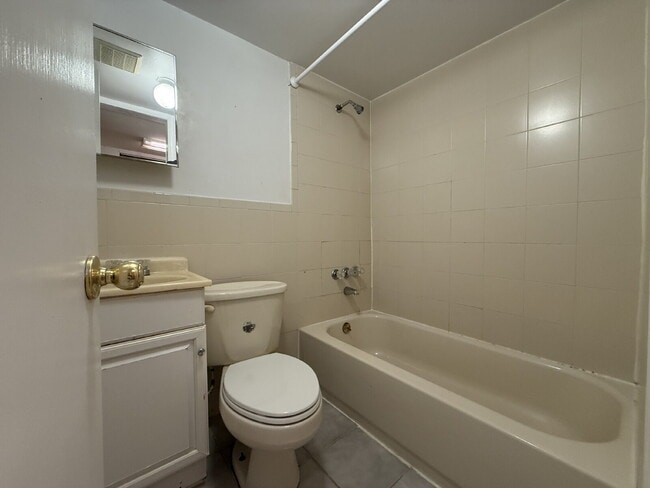 Building Photo - Updated Duplex in Prime Location with Ample Outdoor Space