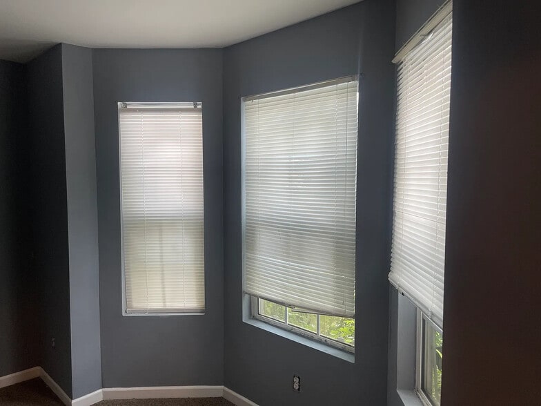 Building Photo - Room in House on Walton View