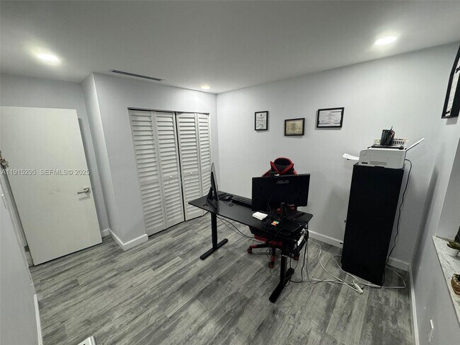 Building Photo - 9712 Hammocks Blvd