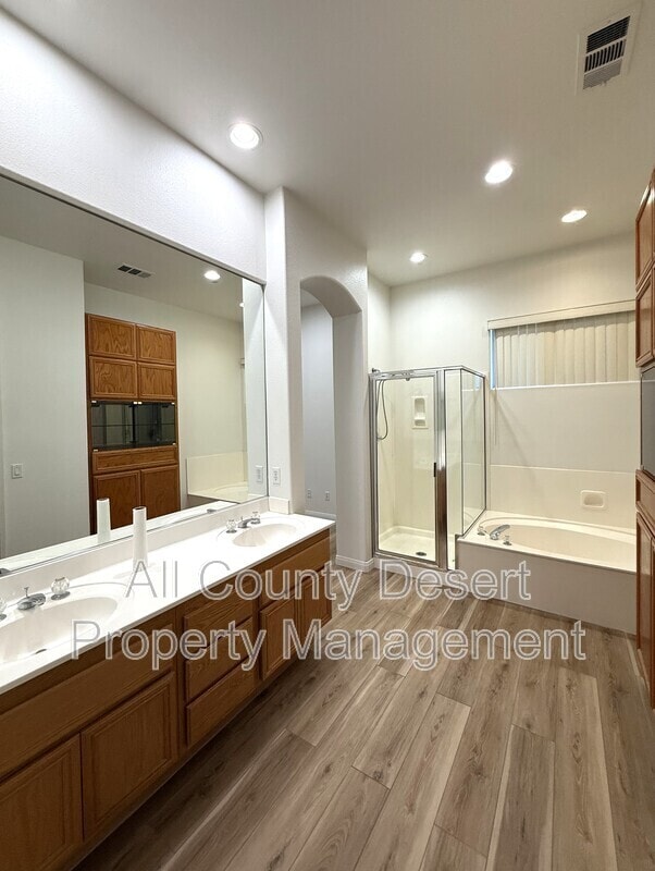 Building Photo - 74594 Moss Rose Dr