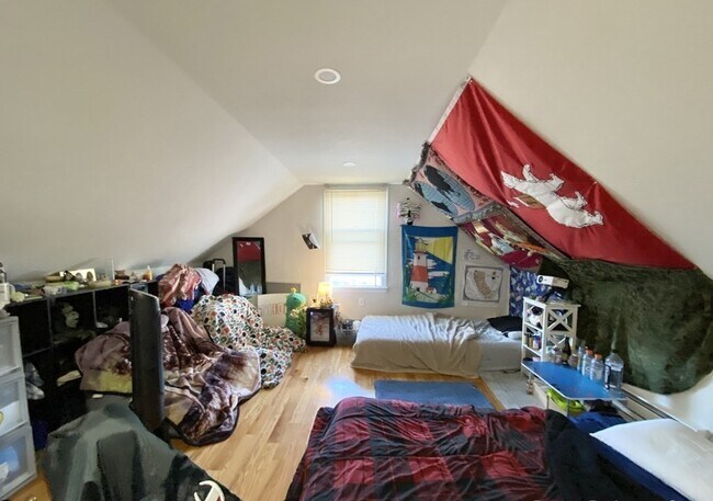 Building Photo - 185 Sydney St