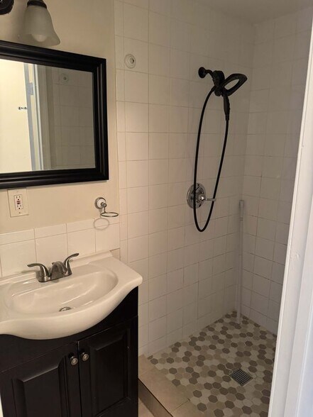 Building Photo - 14458 Black Horse Ct