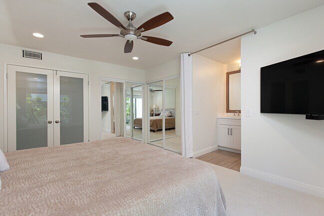 Master Bedroom - 544 Via De La Valle