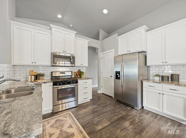 Building Photo - Beautiful North Meridian Home with Upgrade...
