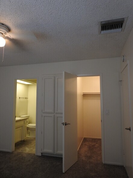 Building Photo - 341 S Sunset St