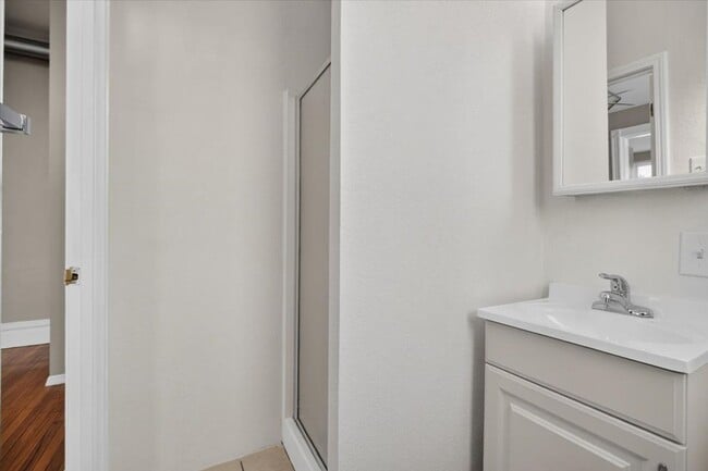 Building Photo - South Side Star