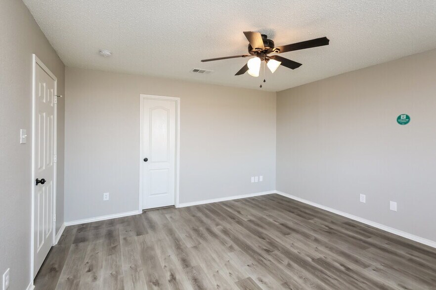 Building Photo - 5904 Heatherglen Terrace