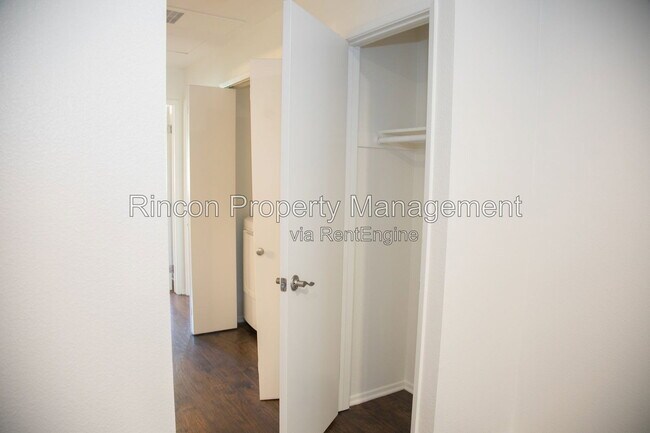 Building Photo - 584 Doyle Ln