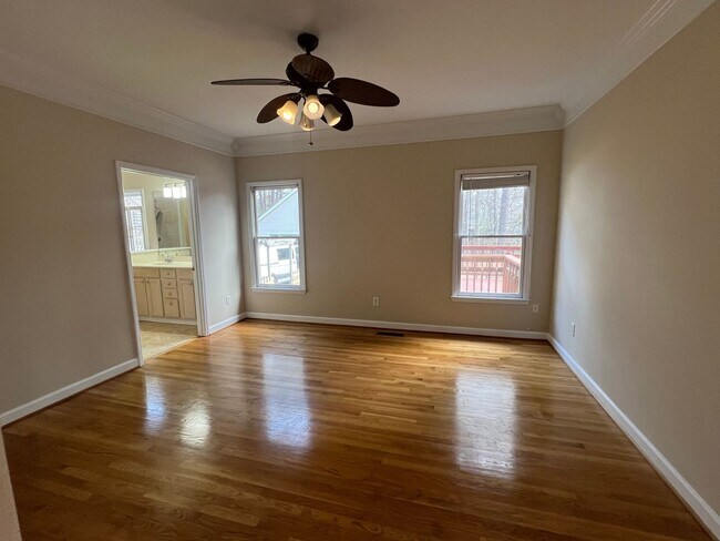 Building Photo - 123 Forest Green Dr