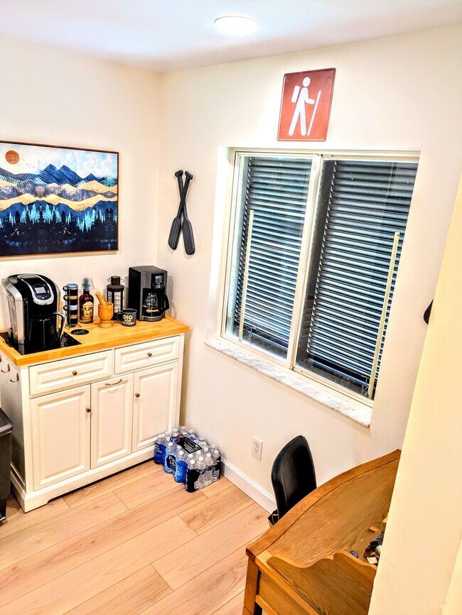 Building Photo - SEASONAL/SHORT TERM TURNKEY condo
