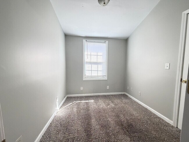 Building Photo - Beautiful Maintained 2 Bed and 1 Bath Shotgun House!