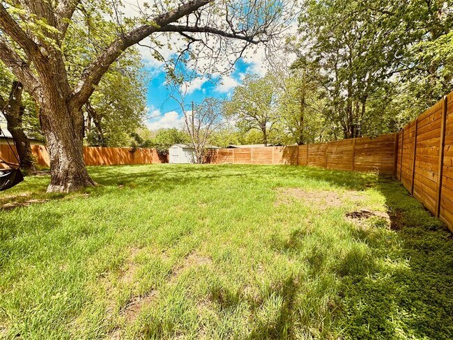 Building Photo - 4803 Everglade Dr