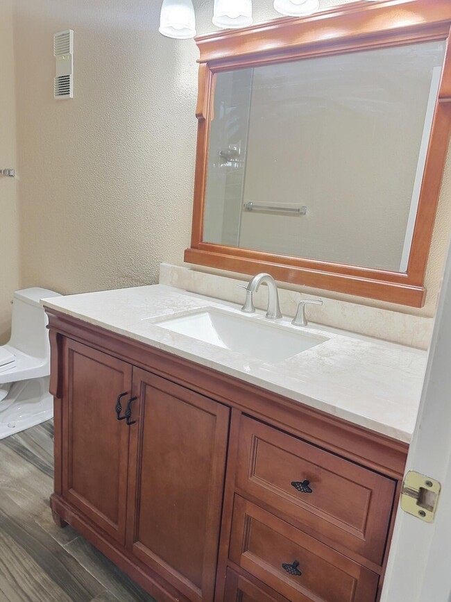 Building Photo - 3348 Lucerne Park Dr