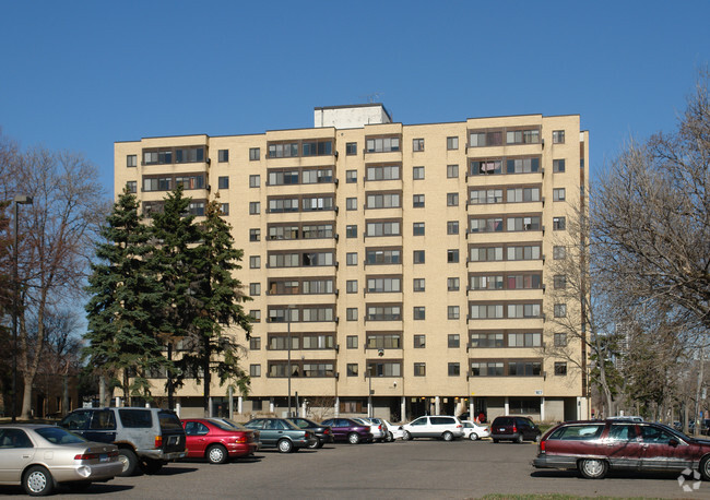 Building Photo - Cedar High Apartments